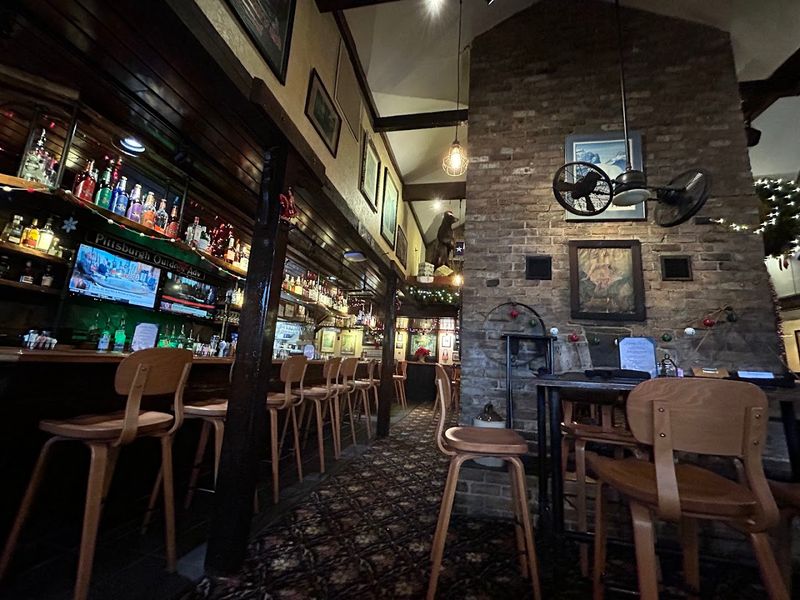 House-Made Rolls And Desserts That Seal The Deal