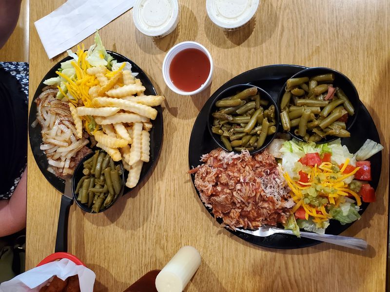 The Pulled Pork Plate That Rewrites Your Expectations