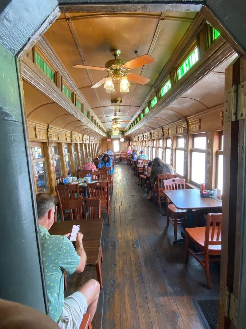 Off The Rail Cafe, El Dorado