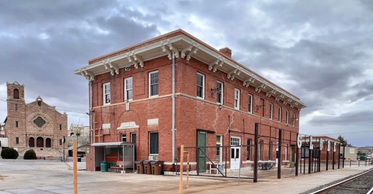 The Quaint Arizona Town Where $1,950 A Month Stretches Further Than You Ever Imagined