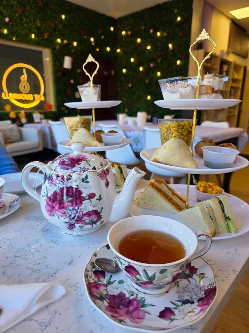 Luminous Tea House and Cafe