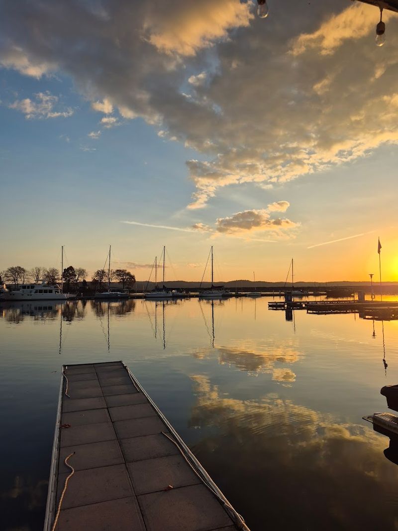 Boats, Breezes, And Zero Stress