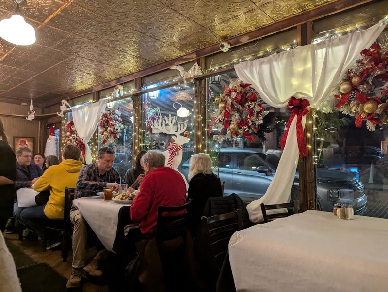 BYOB Status Makes Every Meal Feel Like a Party