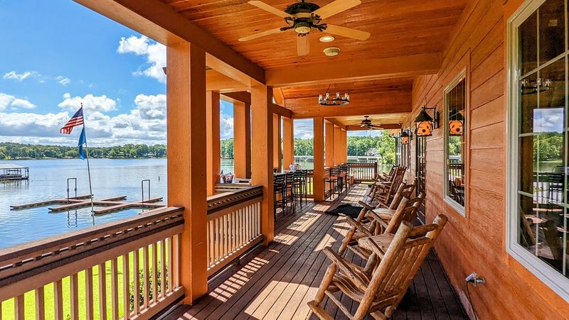 The Retreat: Lake Wateree Dining, Ridgeway