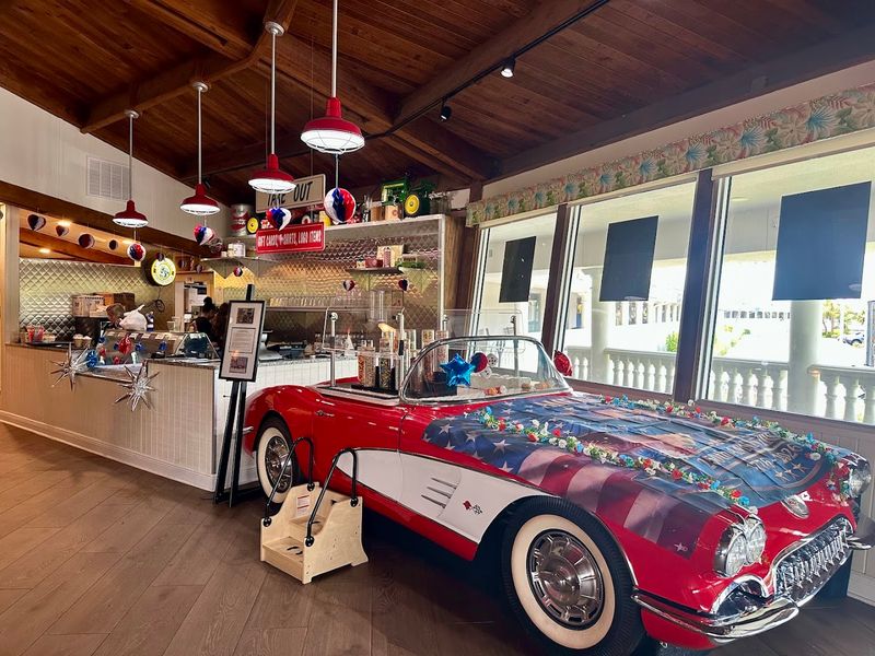 The Retro 1950s Setting Makes Every Bite More Fun The Retro 1950s Setting Makes Every Bite More Fun