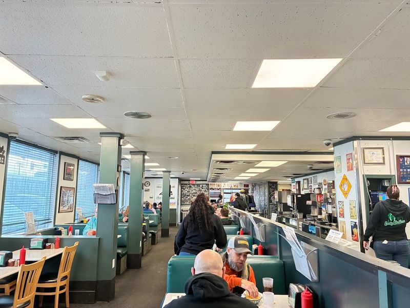 The Retro Diner Atmosphere That Feels Like Home