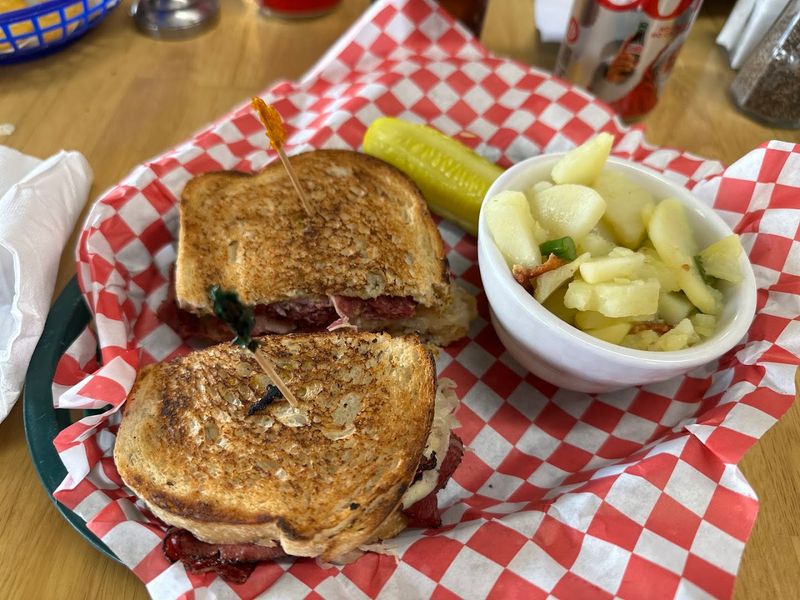 The Reuben Sandwich That Keeps People Coming Back