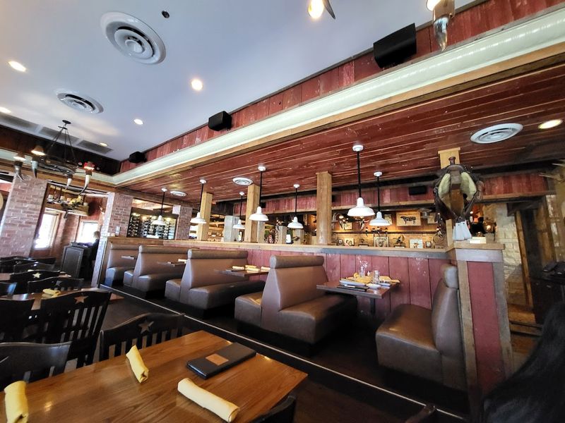 Warm Western Style Dining Room Atmosphere