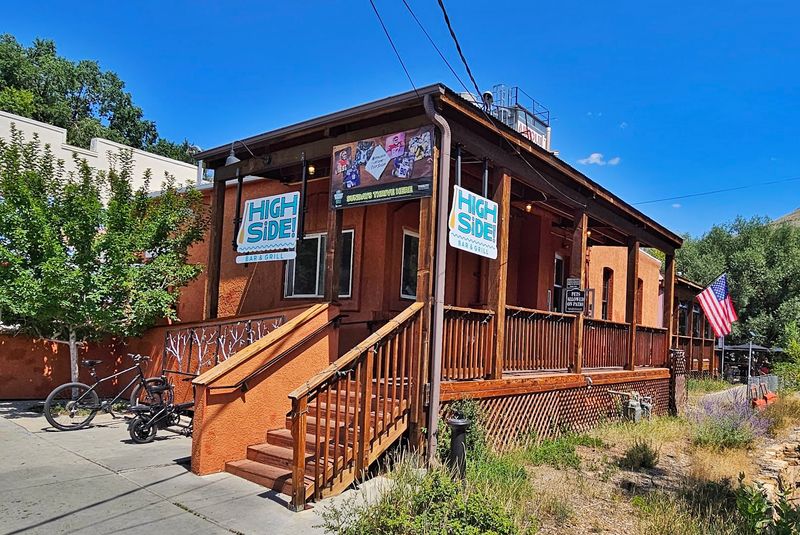 A Bar and Grill That Earns Its Local Reputation