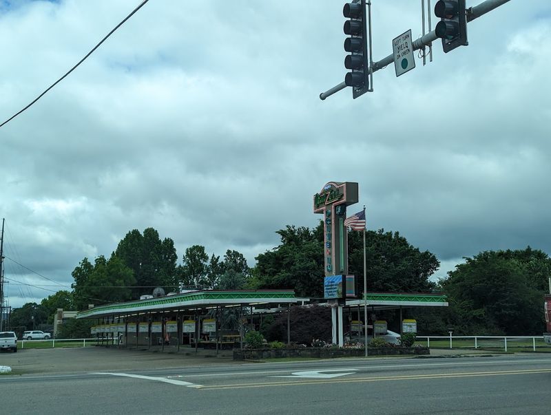 The Roadside Setting Feels Like A Throwback The Roadside Setting Feels Like A Throwback