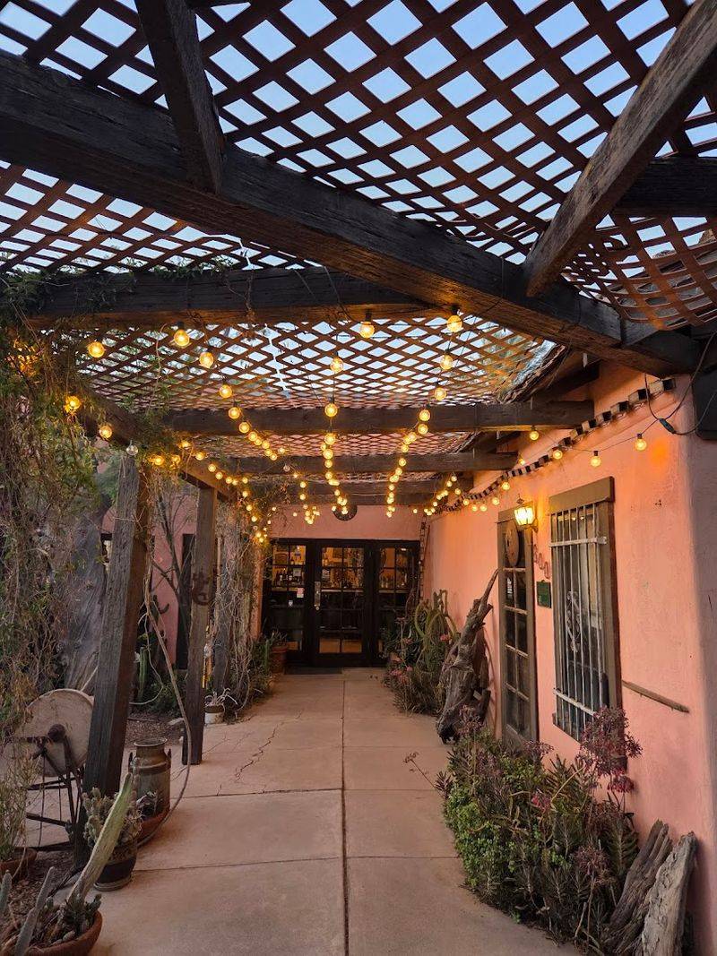 The Romantic And Rustic Atmosphere That Keeps People Coming Back