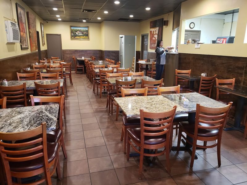 Layla's Gyros & Pizzeria