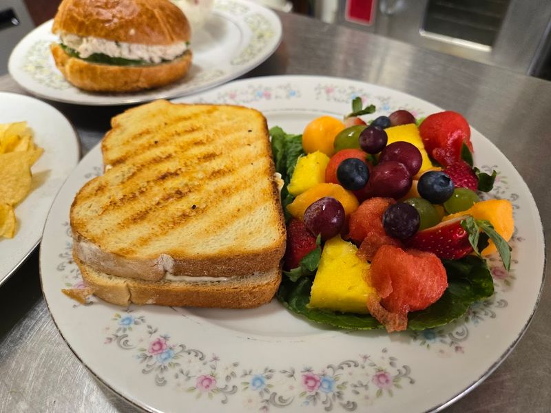 LaTeaDa Tea Room & Gift Shop – Clinton