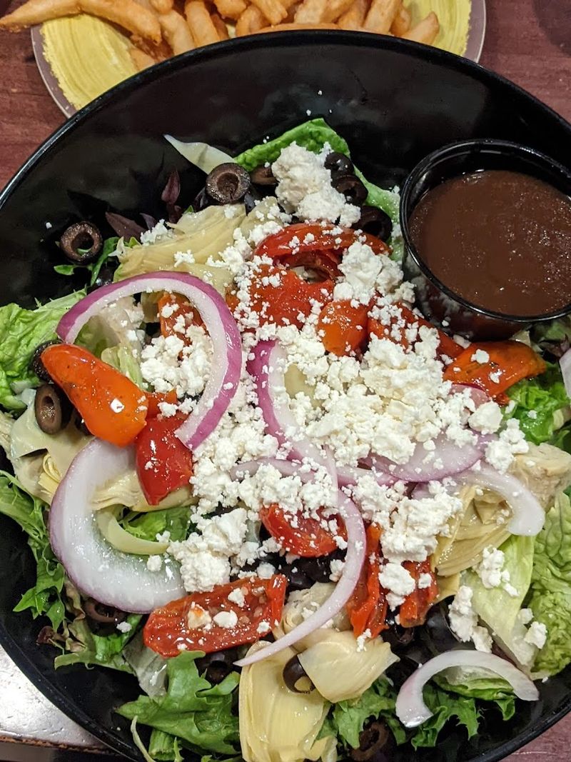 The Salad Bar Situation Nobody Warned You About The Salad Bar Situation Nobody Warned You About