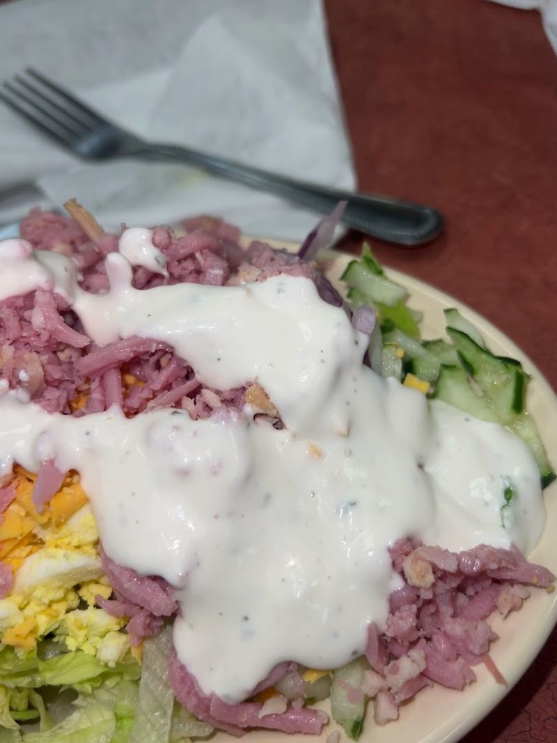 The Salad Bar That Actually Pulls Its Weight