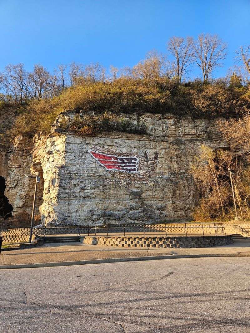 The Sam Vadalabene Trail follows Illinois’s river corridor