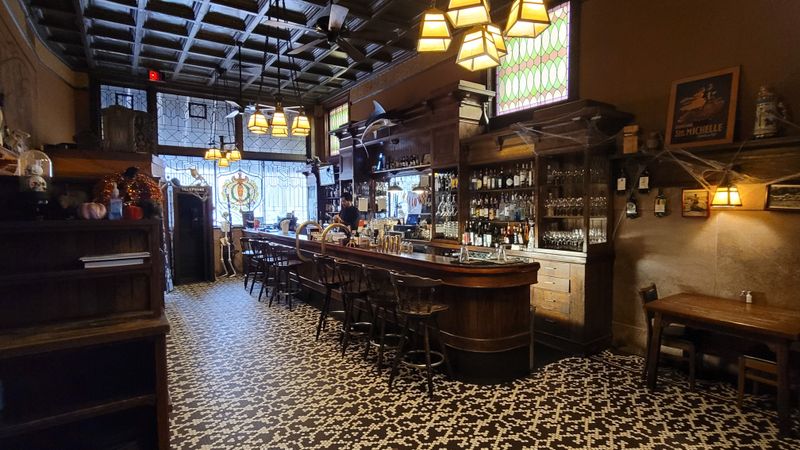 Bender's Tavern – Canton