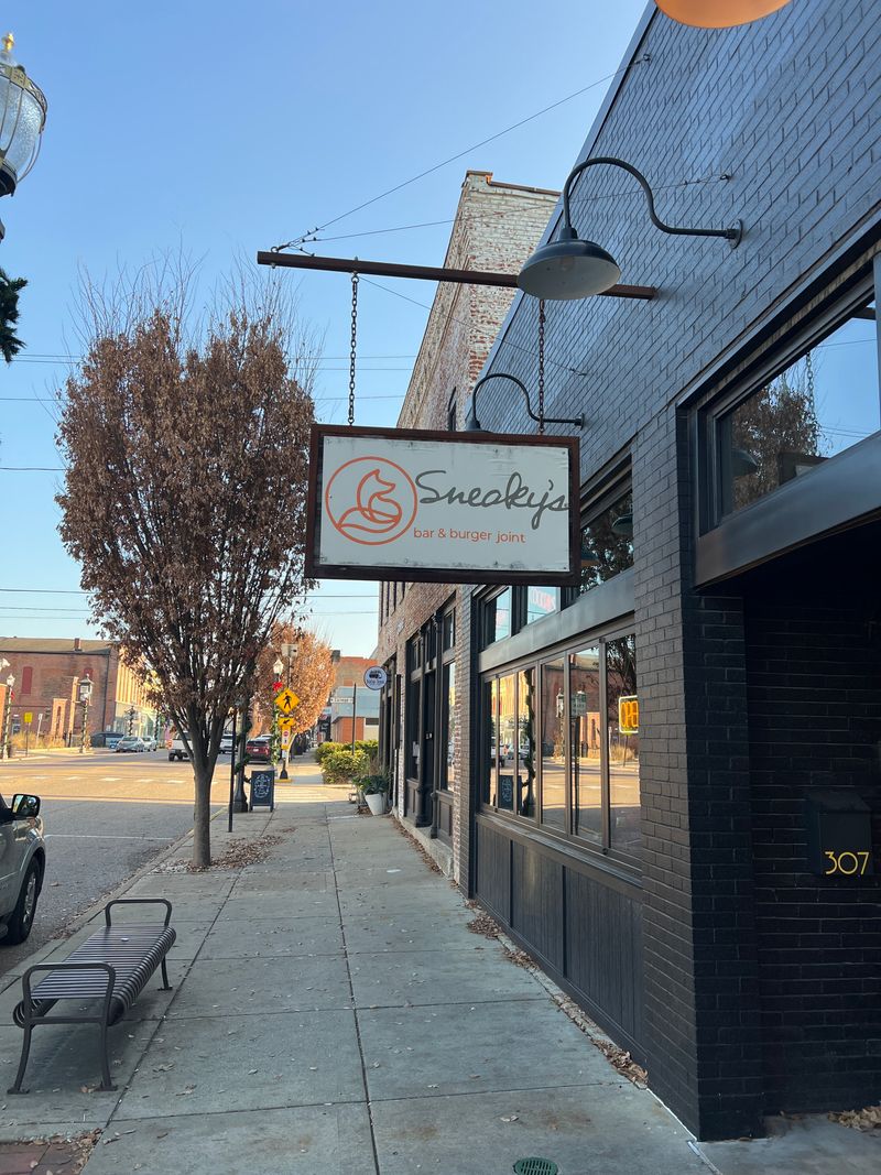 Sneaky's Bar & Burger Joint – Edwardsville