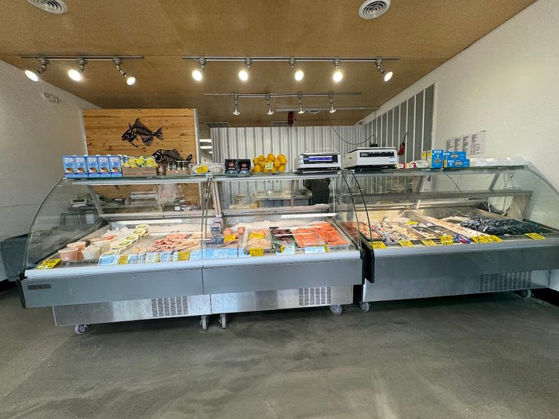 Shaker's Fish Market, Middleburg Heights