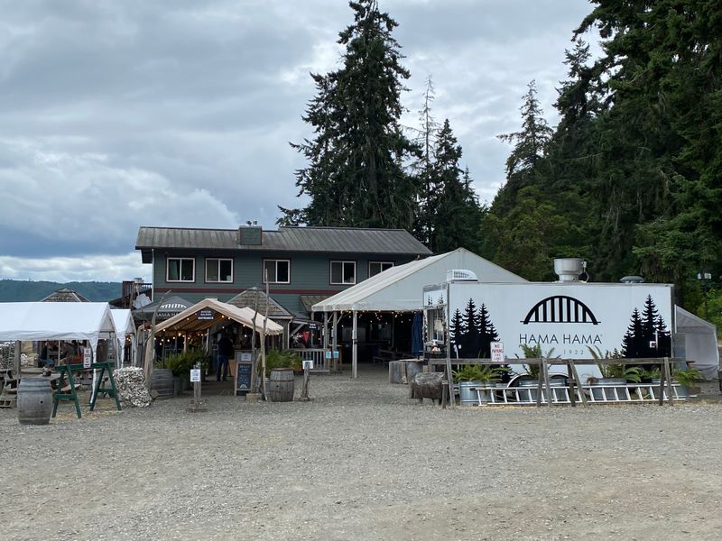 The Raw Bar For Purists And Flirts