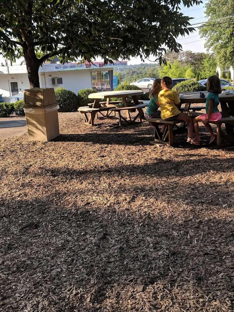 The Seating Setup and Outdoor Atmosphere