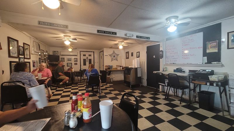 The Service Style That Sets This Small-Town Diner Apart The Service Style That Sets This Small-Town Diner Apart