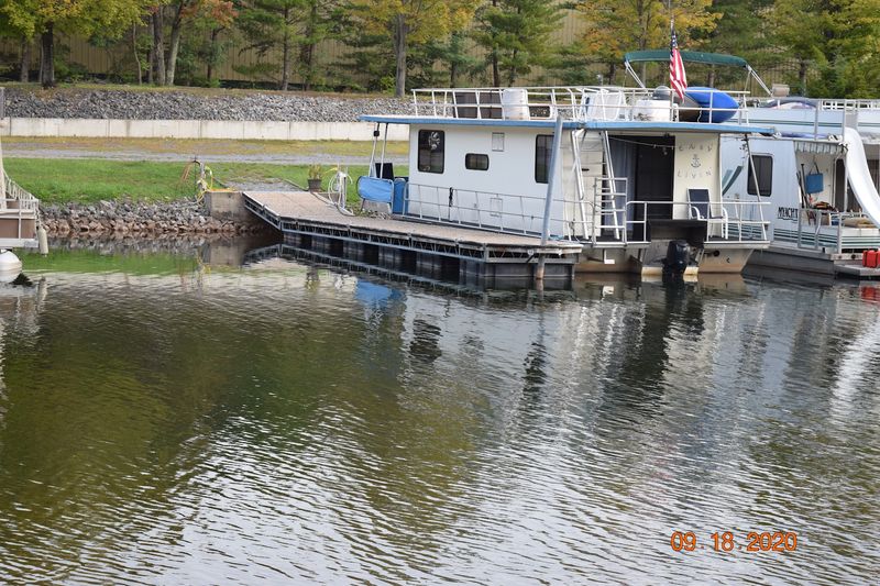 Raystown Lake Resort Offers The Only Houseboat Rental Fleet In The State