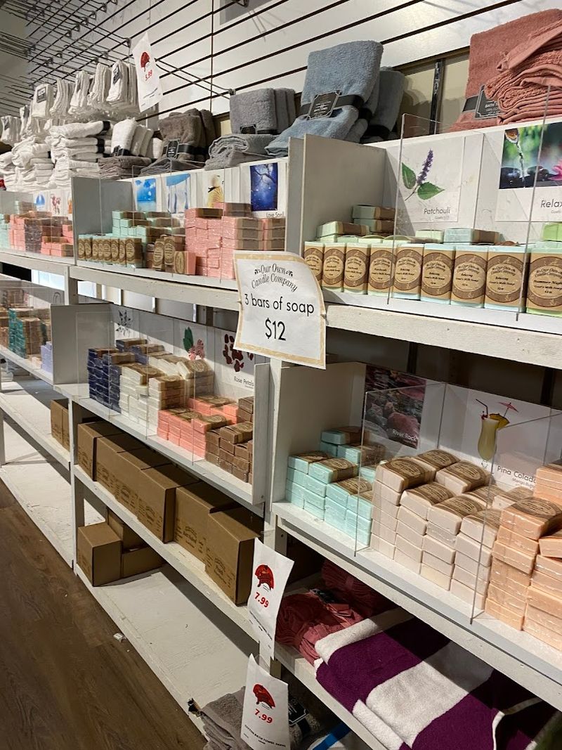 A Wizard of Oz Theme That Actually Commits