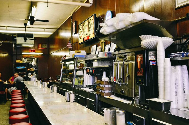 Old-School Diner Atmosphere That Refuses to Change