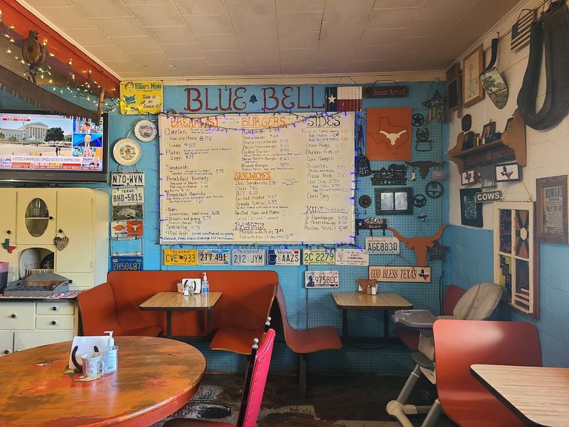 Why Locals Say This Is One of the Best Burger Stops in the Ouachitas