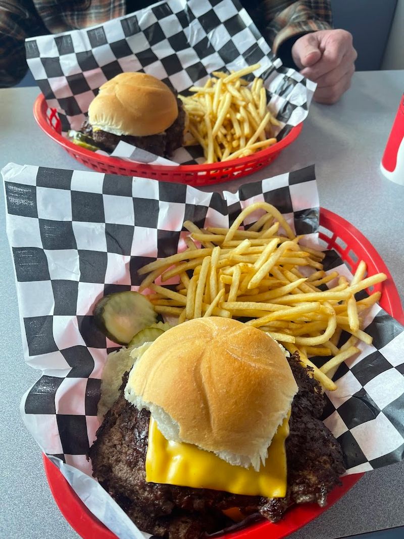 The Smash Burgers That Refuse To Be Overlooked