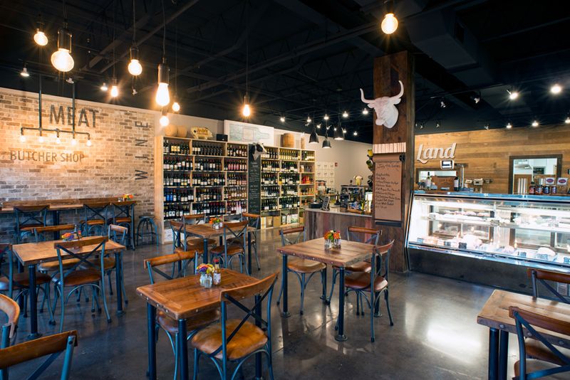 Snapper Grabber's Land & Sea Market & Cafe