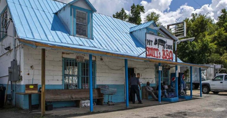 The South Carolina Smokehouse Hidden Behind A Gas Station That Outclasses Every Beachside BBQ