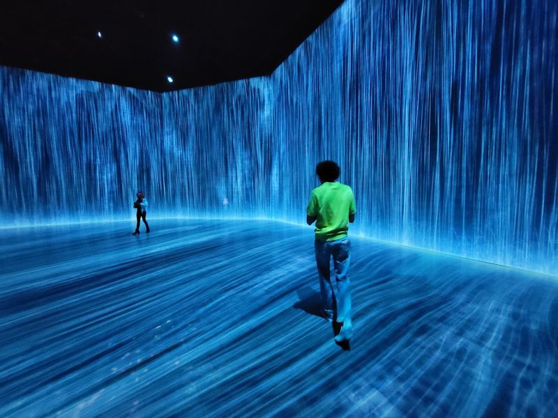 Light-Based Displays That Transform The Way You See Color