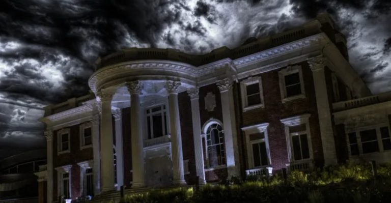 The Spooky Tennessee Ghost Tour Locals Swear You Shouldn’t Take Alone