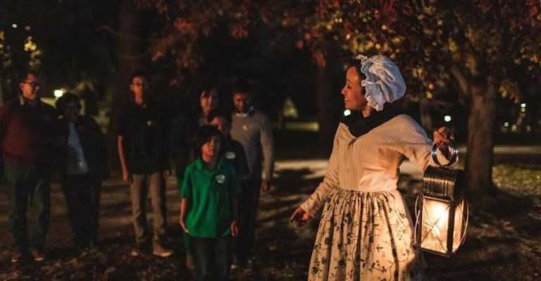 The Spooky Virginia Ghost Tour Locals Swear Is The State’s Most Haunted Experience