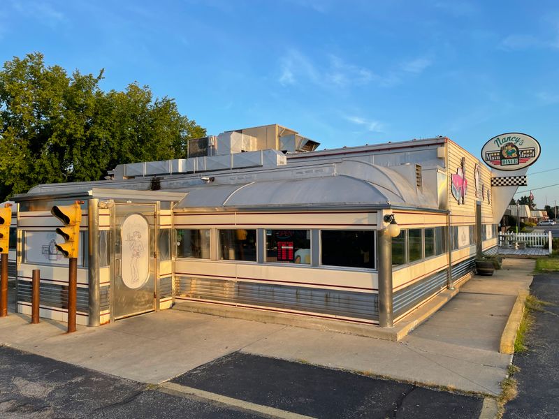 Nancy's Main Street Diner – Grafton