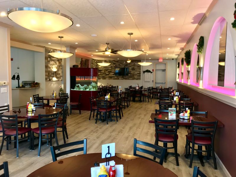 Live Entertainment Adds Energy to Dining Nights