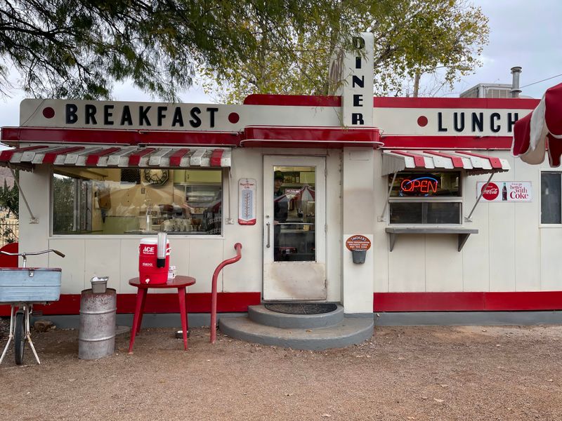 Dot's Diner (At The Shady Dell)