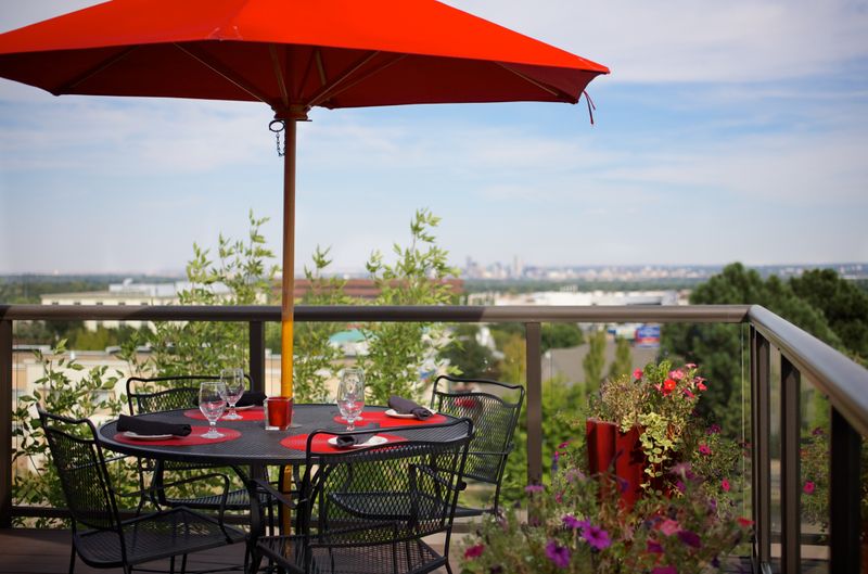 Setting The Stage: Arrival, Parking, And First Impressions