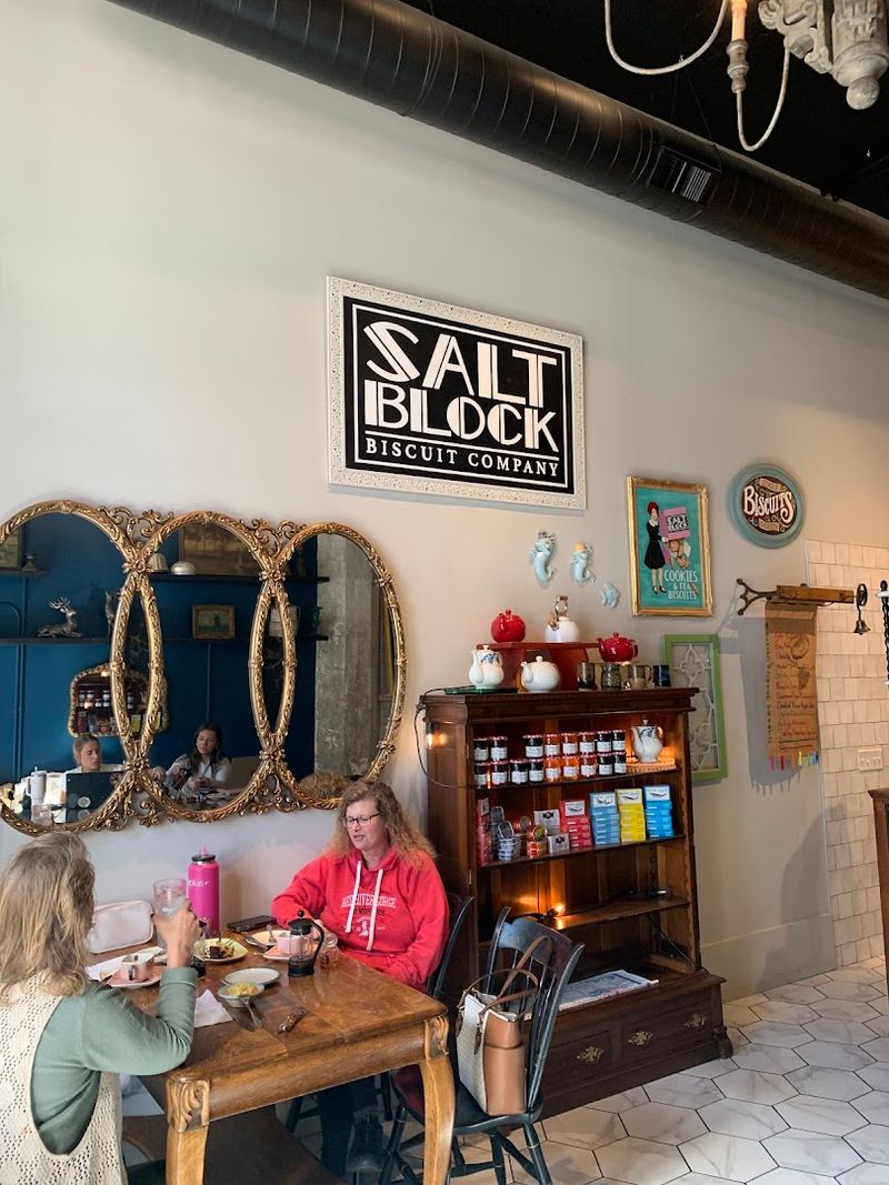 First Impressions: The Atmosphere That Pulls You In