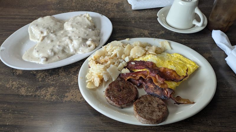 Biscuits and Gravy That People Actually Drive For