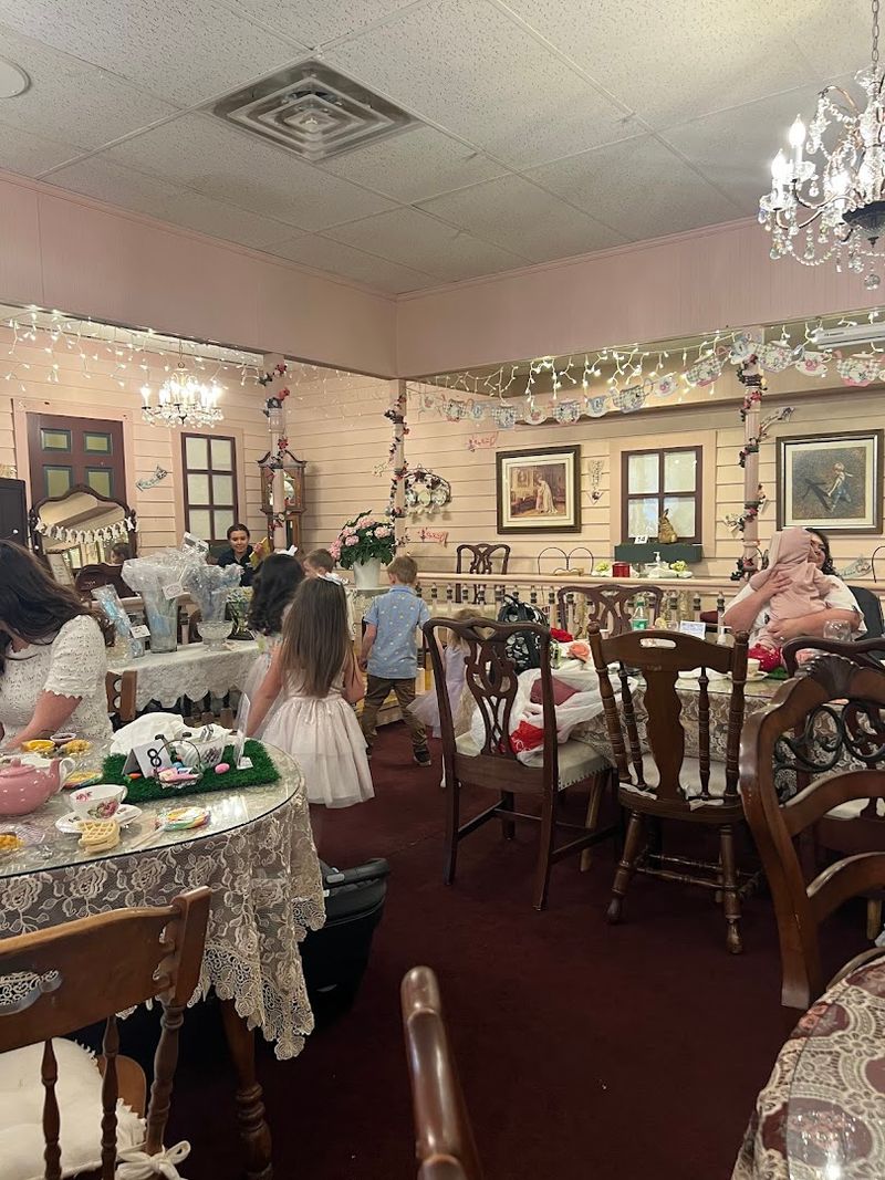 The Atmosphere That Makes You Forget the Clock