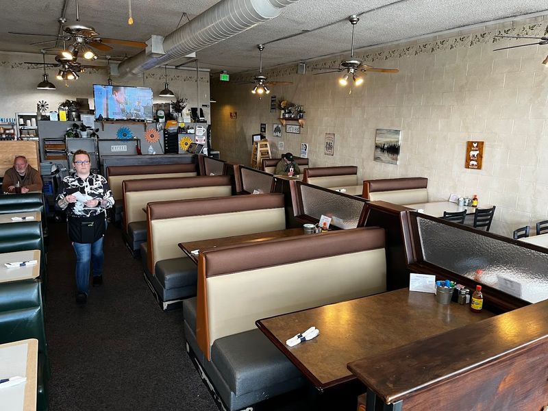 Dine-In, Takeout, and Delivery Options