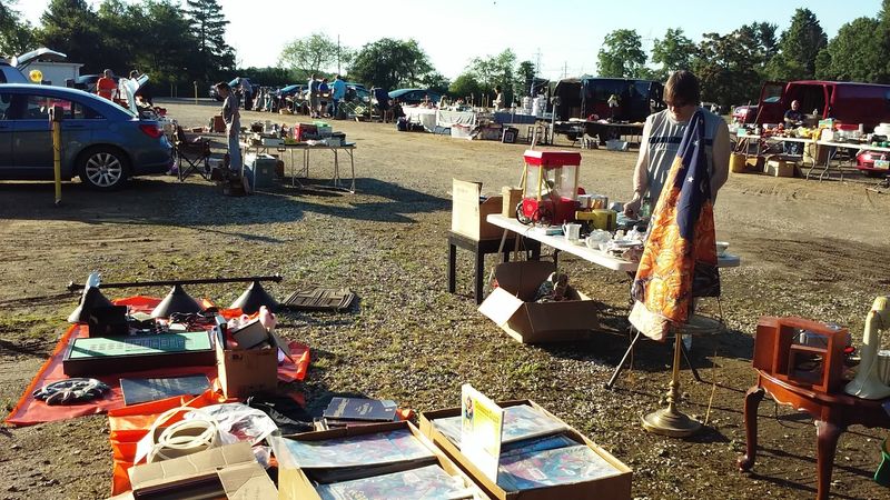 The Sunday Flea Market Side The Sunday Flea Market Side