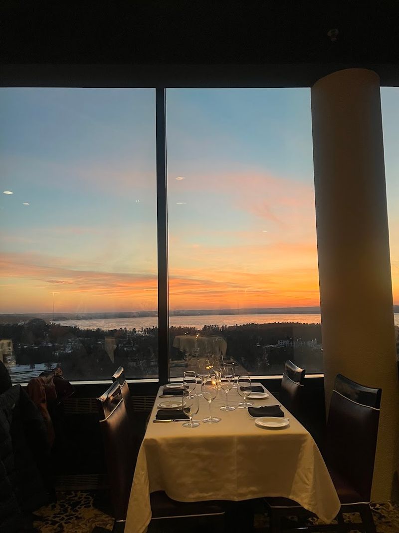 Aerie Restaurant & Lounge, Acme