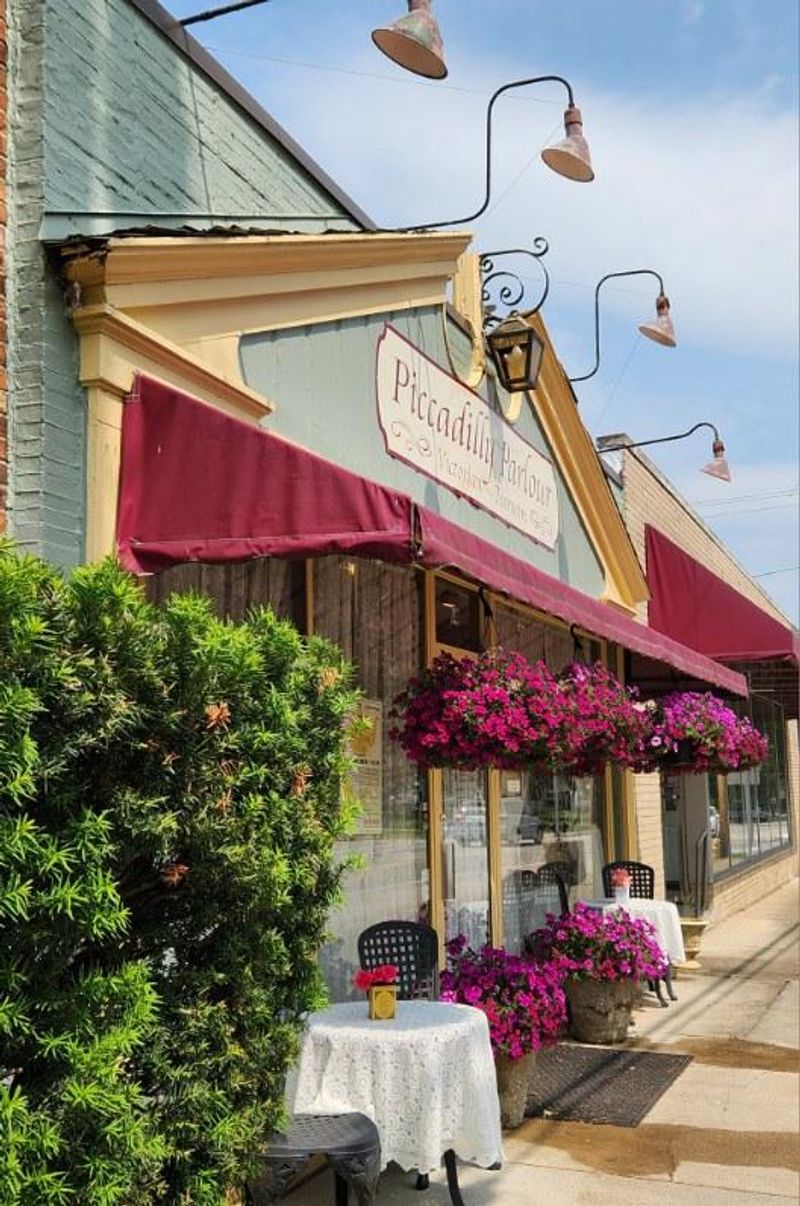 Piccadilly Parlour Victorian Tearoom, Canfield