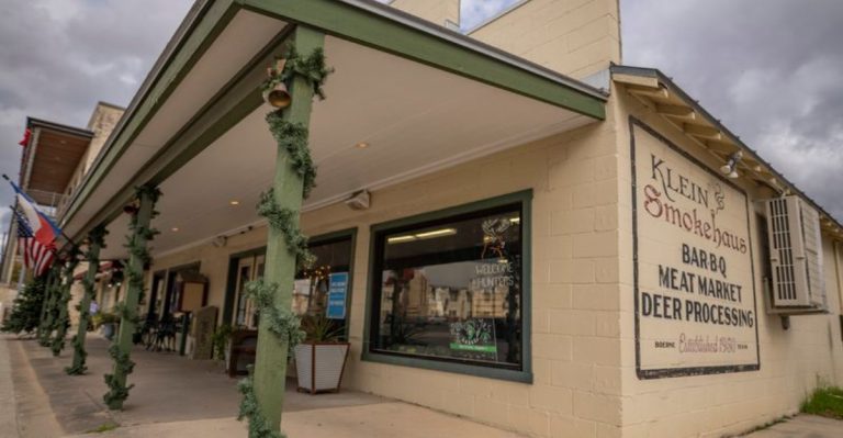 The Texas Smokehouse Everyone Visits For Its Bacon