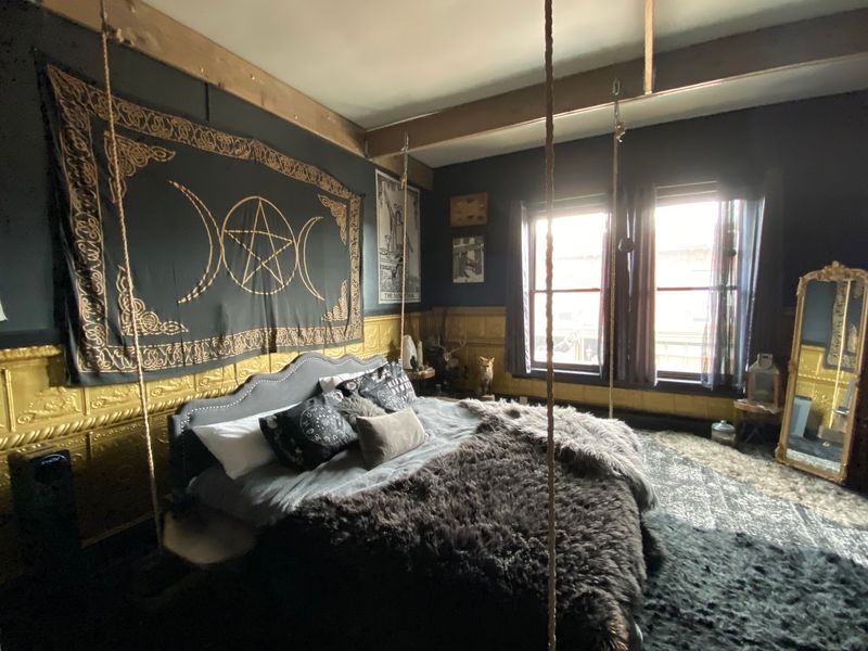 The Themed Rooms Are the Real Attraction Here