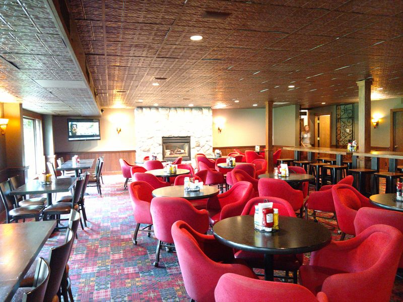 Slopeside Lounge At The Highlands, Harbor Springs